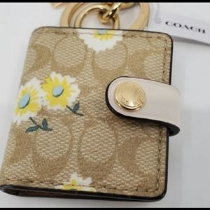 COACH signature PVC picture frame bag charm keychain with daisy print khaki